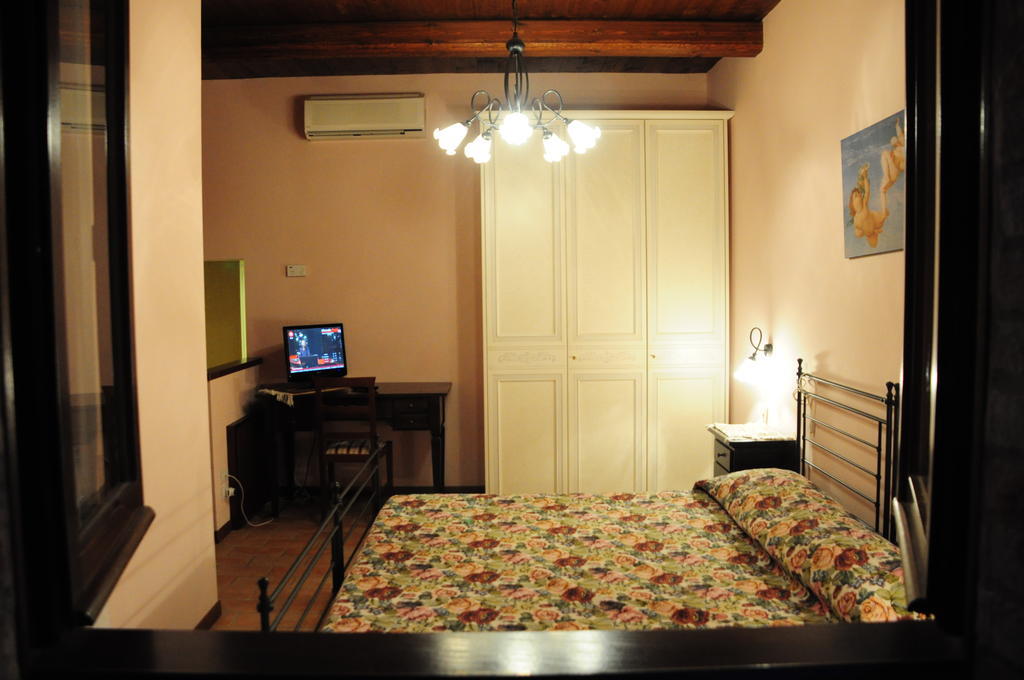 Ferienwohnung Il Roccolo Di Valcerasa Treia Zimmer foto