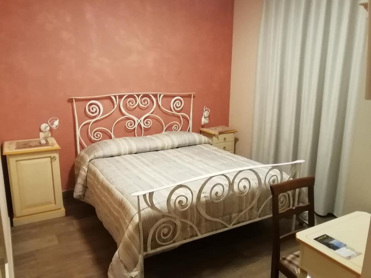 Ferienwohnung Il Roccolo Di Valcerasa Treia Exterior foto